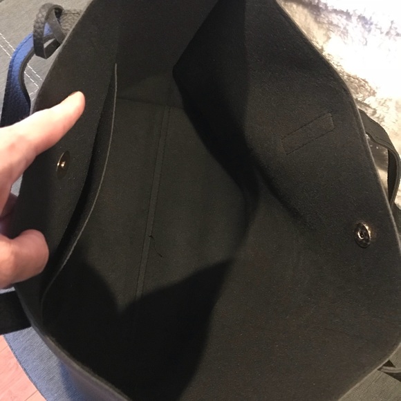 ▪️1 left! Closeout! Extra Large Vegan Tote 😊 - Picture 4 of 4